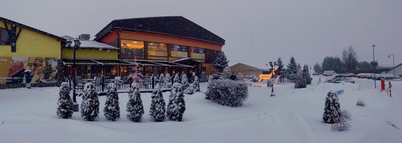 Tatralandia Chatka Snowiki Liptovský Mikuláš Esterno foto